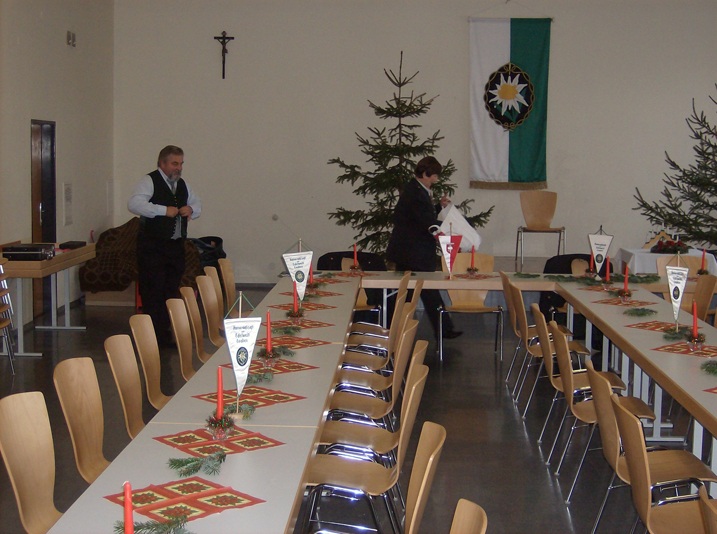 HPIM6146.jpg - der Festsaal wird dekoriert