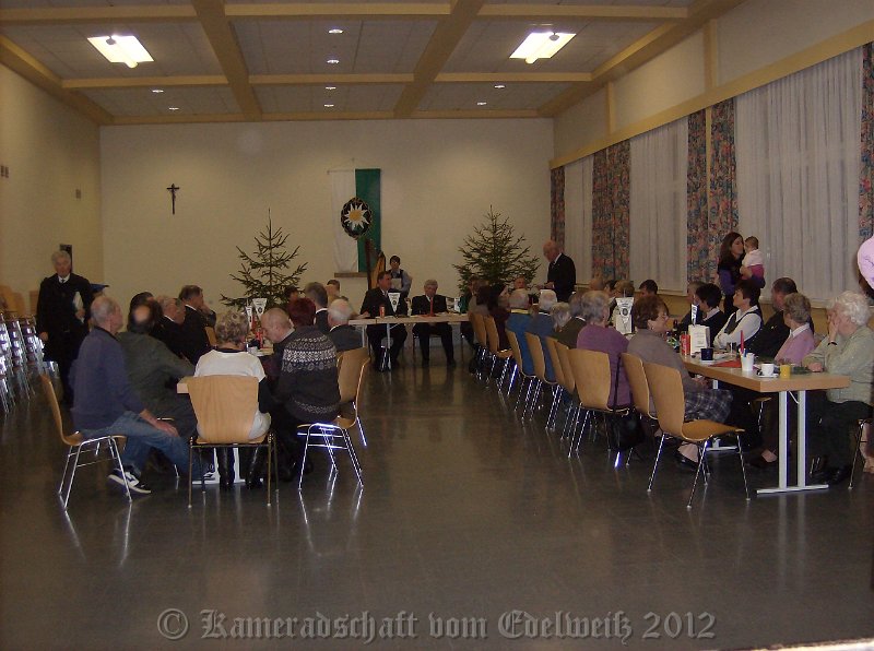 HPIM6938.JPG - voller Saal - Bgdr iR Zimmermann ueberbringt seine Grussbotschaft