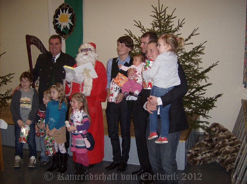 HPIM6951.JPG - Gruppenfoto mit dem Weihnachtsmann